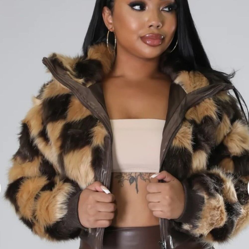 Rehab NWT Faux Fur Crop Jacket Coat size Large